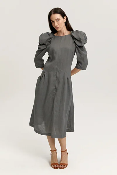 Платье с объемными рукавами