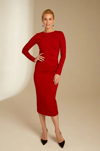 Платье с боковыми защипами