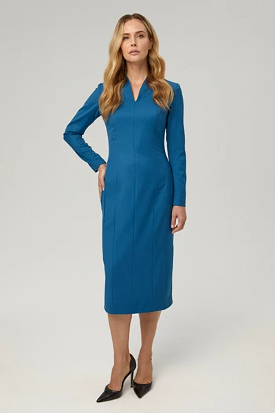 Платье с изящным вырезом