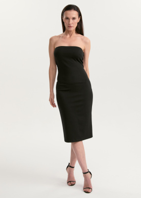 Платье с открытыми плечами