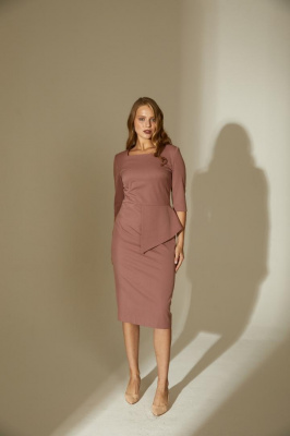 Платье с вырезом каре и баской Платье с вырезом каре и баской