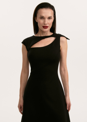 Платье с асимметричным вырезом