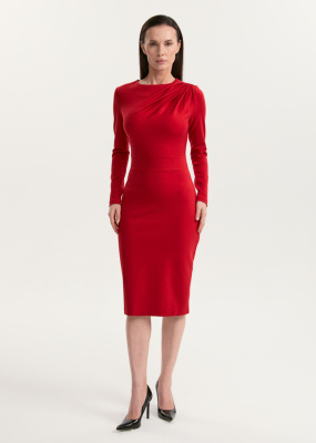 Платье-футляр с драпировкой