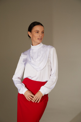 Топ с декоративной деталью