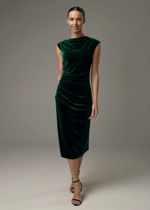 Платье из бархата с драпировкой