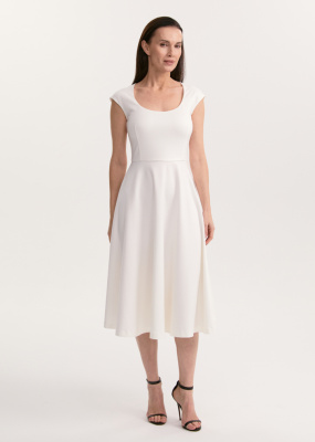 Платье с округлым вырезом