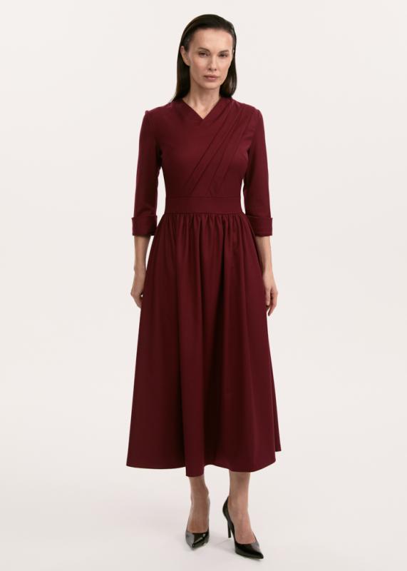 Платье с широкой юбкой