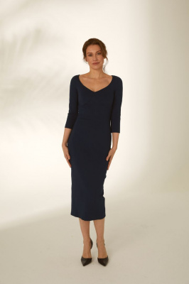 Платье футляр с вырезом декольте