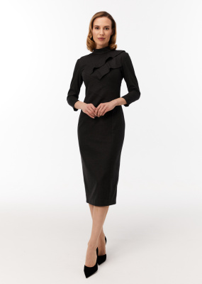 Платье с воланами и воротником-стойкой