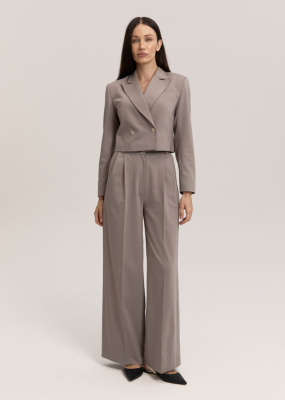 Брючный костюм с кроп жакетом 