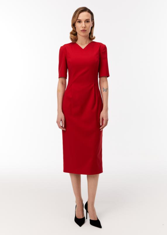 Платье с защипами на талии