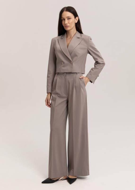Брючный костюм с кроп жакетом
