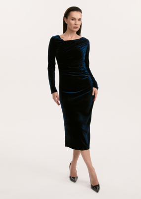 Бархатное платье с асимметричным вырезом