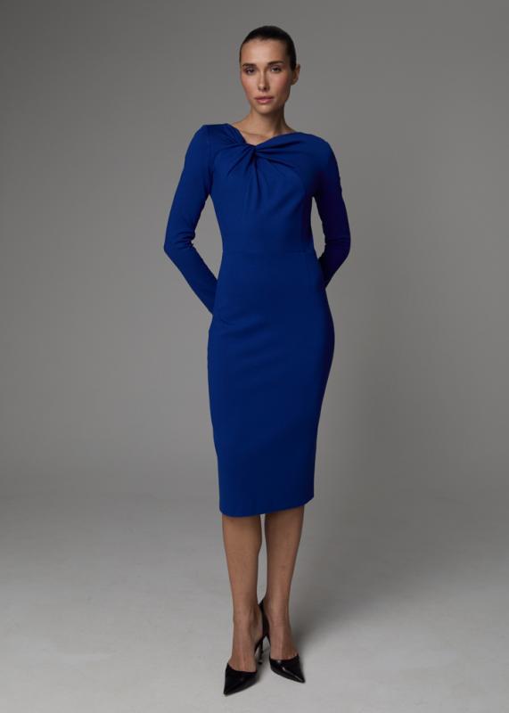 Платье с эффектным перекрутом Платье с эффектным перекрутом