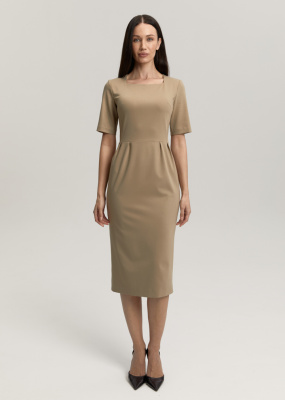 Платье с фигурным вырезом 