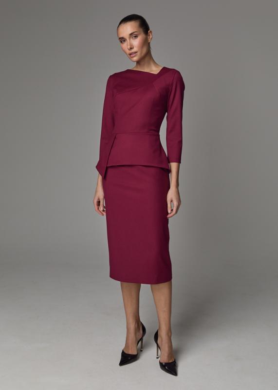 Платье футляр с баской Платье футляр с баской