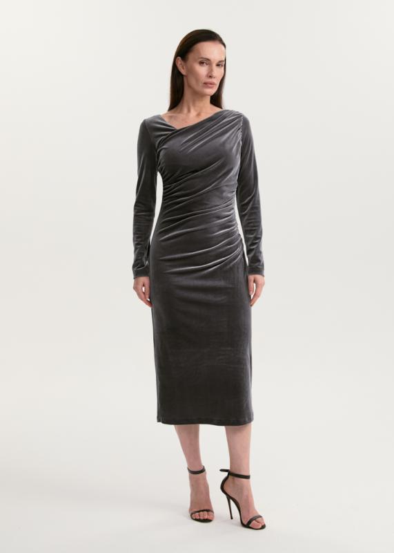 Бархатное платье с асимметричным вырезом