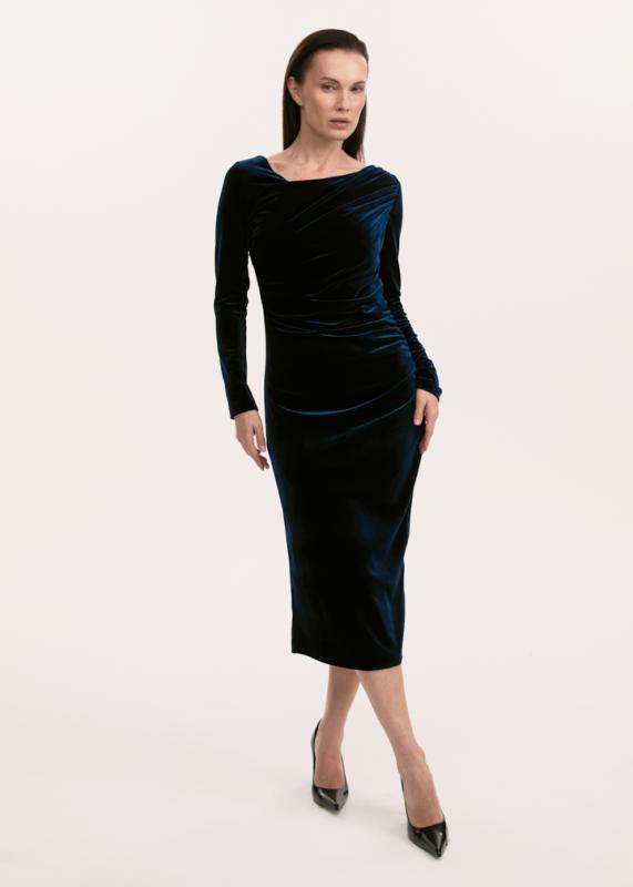 Бархатное платье с асимметричным вырезом