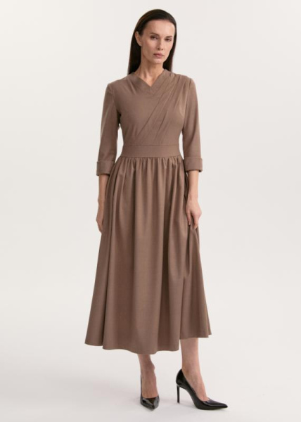 Платье с широкой юбкой