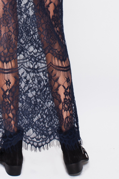 Платье из фактурного кружева 