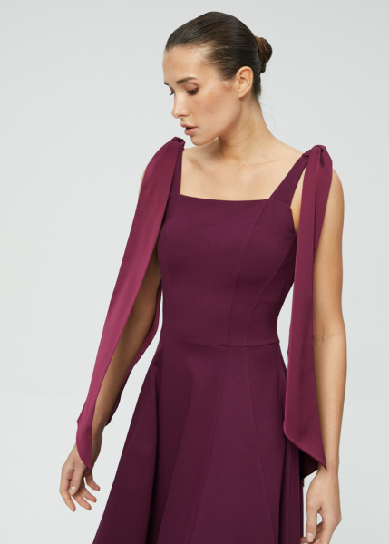 Платье с лентами 