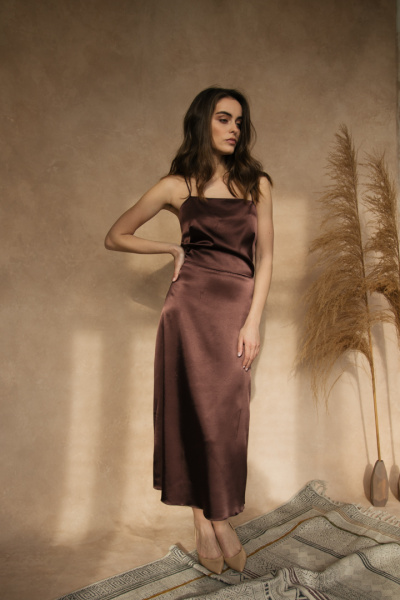 Атласное платье в бельевом стиле