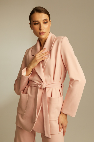 Костюм из джерси в деловом стиле