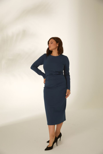 Платье с боковыми защипами Платье с боковыми защипами