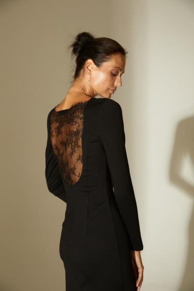 Платье с кружевной вставкой