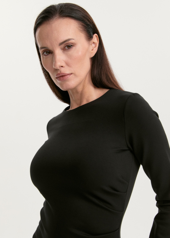 Платье с боковыми защипами