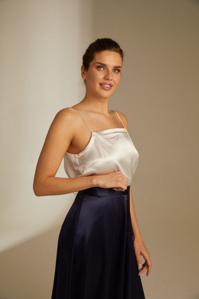 Атласный топ на бретелях