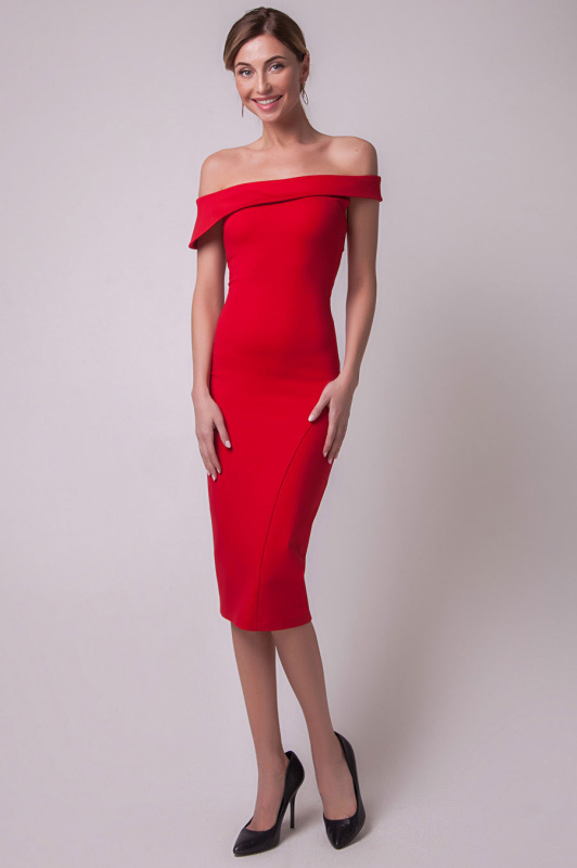 Платье с открытыми плечами