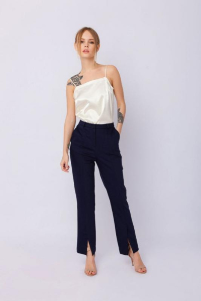 Прямые брюки с разрезами