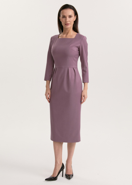 Платье с вырезом каре