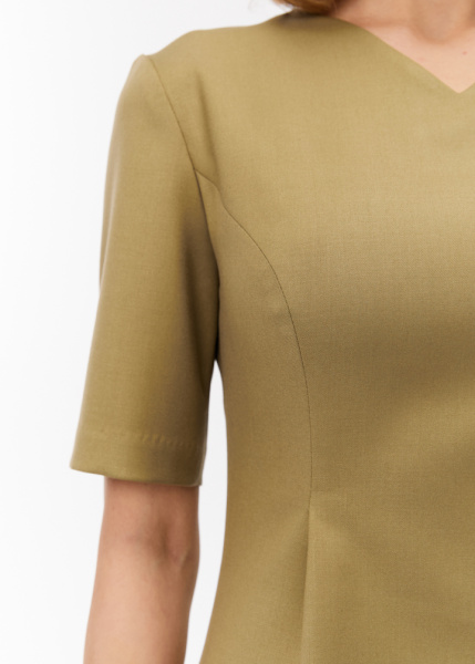 Платье с защипами на талии