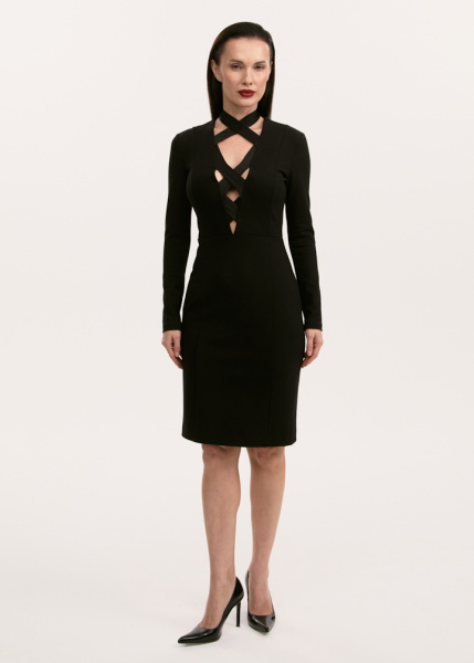 Элегантное платье с геометрическим вырезом