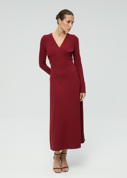 Платье с декоративными защипами