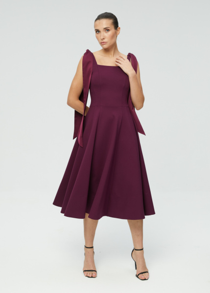 Платье с лентами 