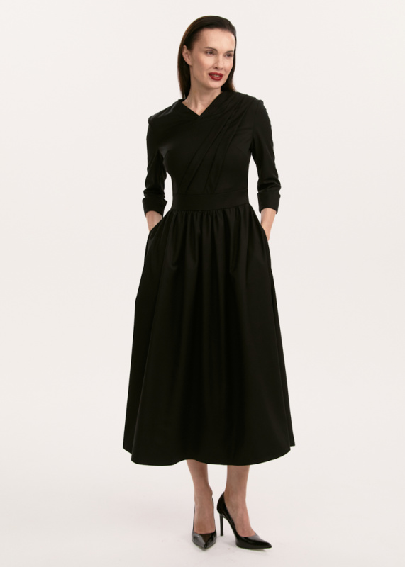 Платье с широкой юбкой