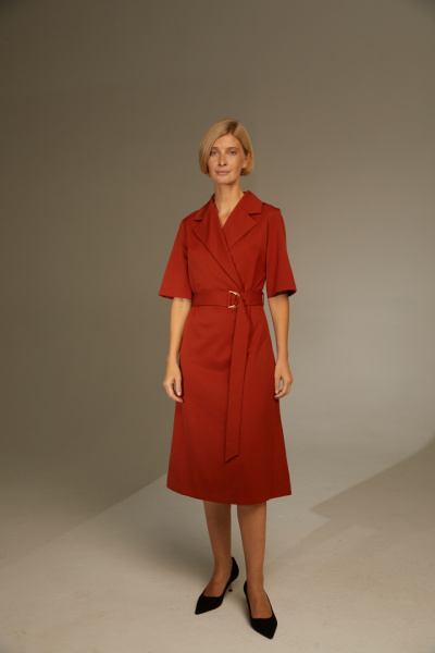 Платье с лацканами и поясом