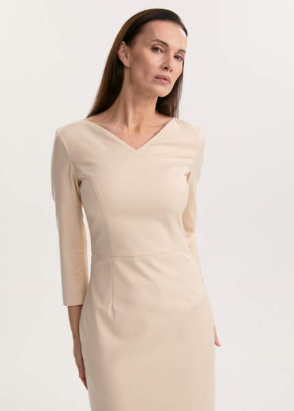 Платье с V-образным вырезом