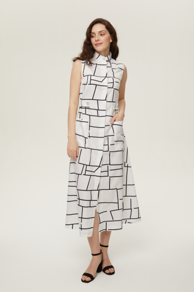 Платье с воротником стойка