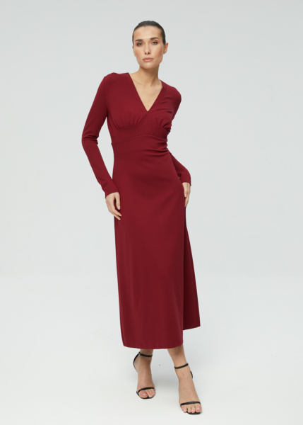 Платье с декоративными защипами