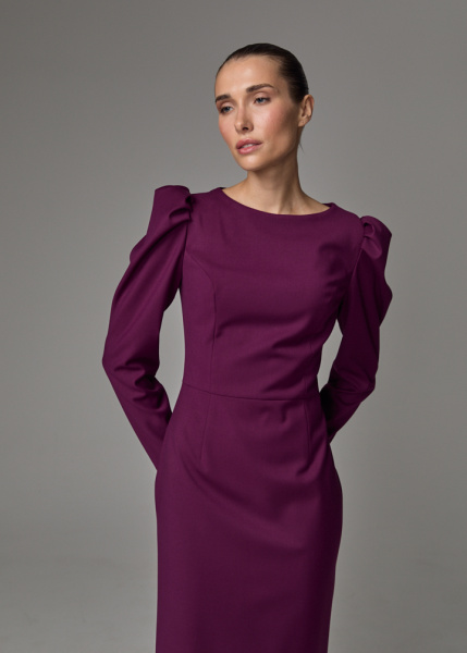 Платье-футляр с буфами 