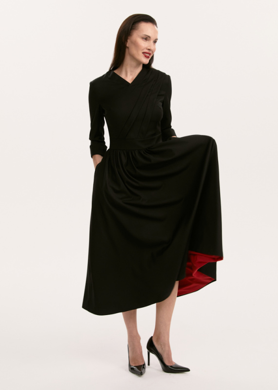 Платье с широкой юбкой