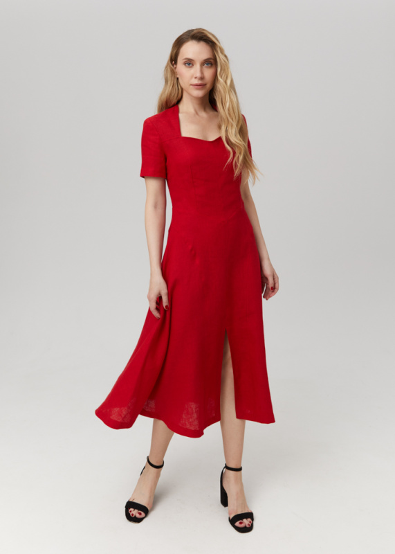 Платье с фигурным вырезом