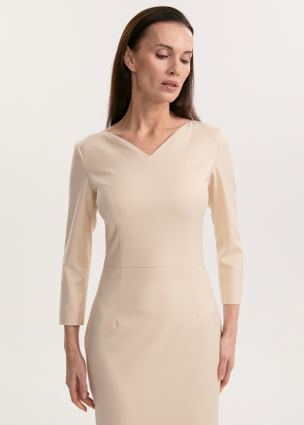 Платье с V-образным вырезом