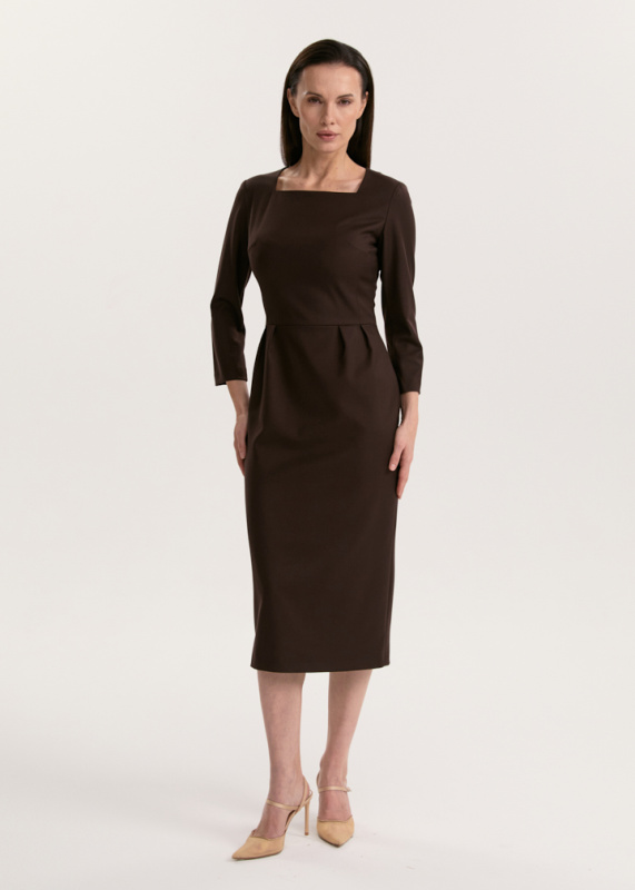 Платье с вырезом каре