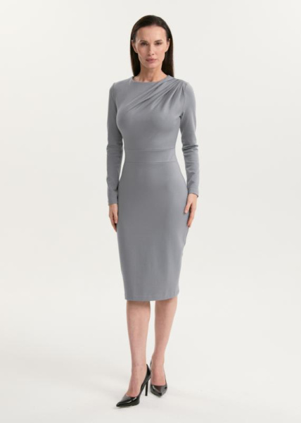 Платье-футляр с драпировкой