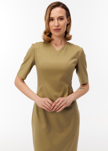 Платье с защипами на талии